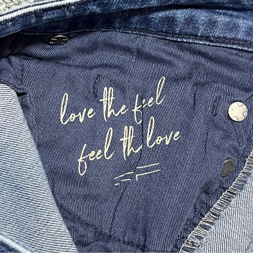 Liverpool The Crop Denim Jeans Womens Size 8 Blue Embroidered Raw Hems - Picture 11 of 15